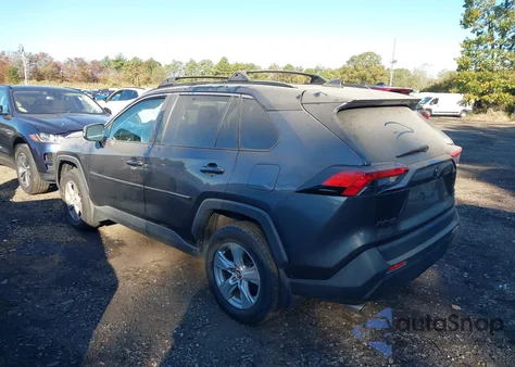 2021 Toyota Rav4 Xle z USA, uszkodzony, nr VIN 2T3P1RFV2MC167627